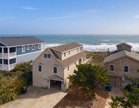 Gracious Tides oceanfront home in Duck