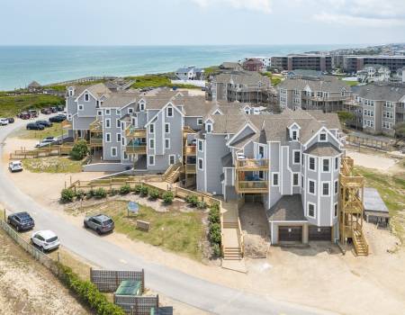 A Stone's Throw oceanfront condo in Duck