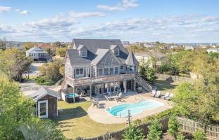 Higher Ground soundside home in Kitty Hawk