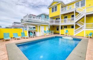 Mellow Yellow private pool in Nags Head