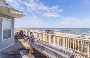 Salt Palace Oceanfront Home in Nags Head