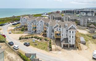 A Stone's Throw oceanfront condo in Duck