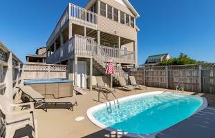 Sunset Bay oceanside home in South Nags Head