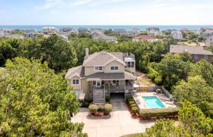 School Daze oceanside home in Corolla, NC