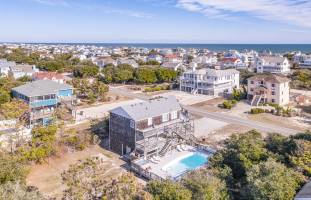 Sky's the Limit oceanside home in Corolla